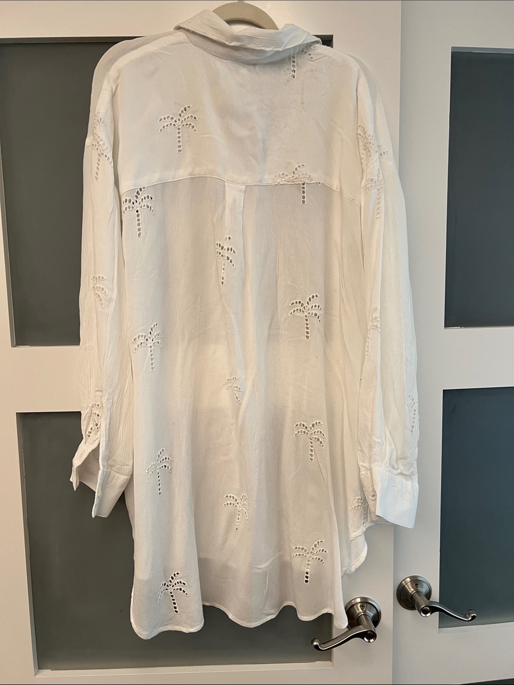 blue island White Palm Eyelet Button-Front Tunic Coverup. Size Large - Picture 5 of 6